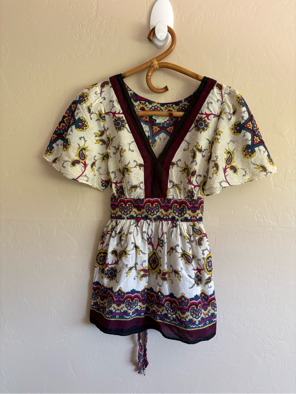 2000s Anthropologie Lil V-Neck Tie Back 100% Cotton Patterned Short Sleeve Top
